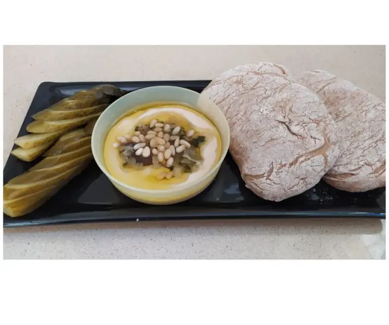 ג'בטה כוסמין ביתית עם חומוס פטריות