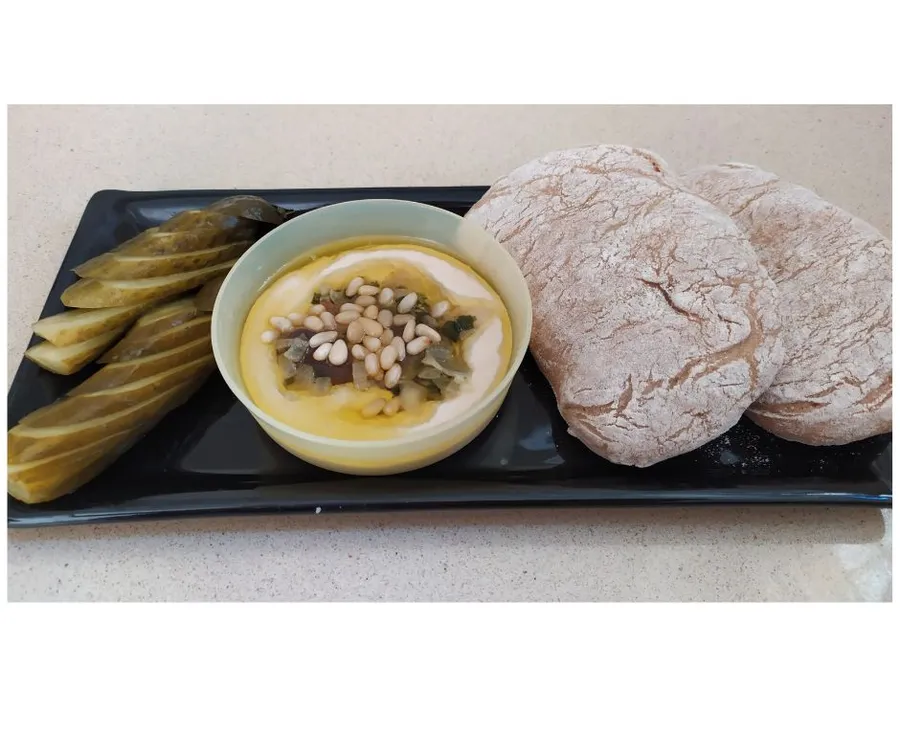 ג'בטה כוסמין ביתית עם חומוס פטריות