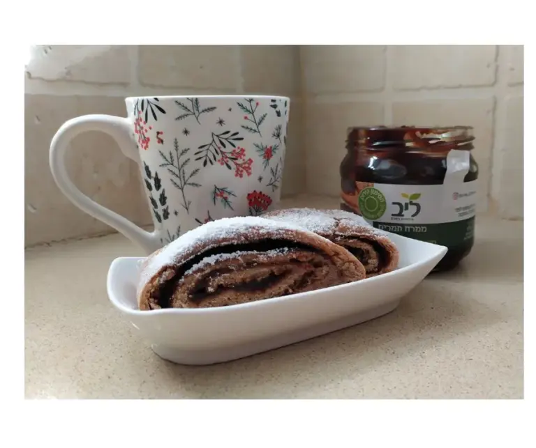 רולדת תמרים מקמח כוסמין 70% עם ממרח תמרים של ליב