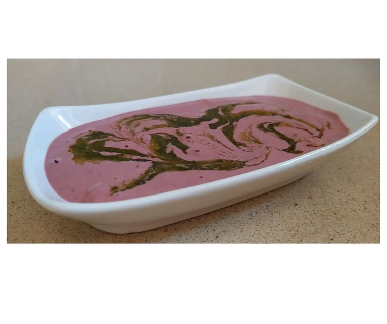 האם ירקות חייבים להיות רק בסלט? הכתבה הזו מציעה דרך חדשנית לשלב אותם במנות אהובות, עם מתכון לטחינה סלק ועשבי תיבול. המנה, שהיא גם יפה וגם בריאה, משלבת את הטעמים המתקתקים של הסלק עם היתרונות הבריאותיים של עשבי התיבול, ומוכיחה שאפשר ליהנות מירקות בדרכים יצירתיות, שהן מעבר לסלט או למרק.