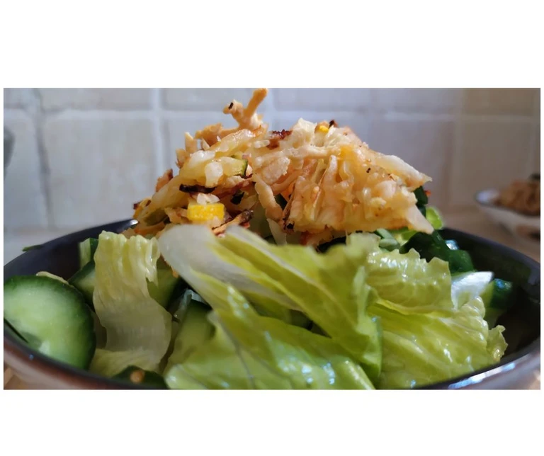 מי אמר שקרוטונים חייבים להיות מלחם? גלו את הטרנד הבריא והפריך: קרוטוני גבינת מנצ'גו וקישואים – תוספת נטולת גלוטן ועשירה בטעם שתשדרג כל סלט או מרק. הכתבה מציגה מתכון קל להכנה שמשלב את הקישואים הצבעוניים עם גבינת כבשים איכותית של נעמי, ומדגישה איך לשלב ירקות בדרכים יצירתיות, שהן טעימות ומתאימות לשלל סוגי דיאטה.